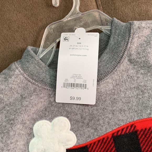 Carter’s  - Little Santa 6 months - Picture 4 of 4